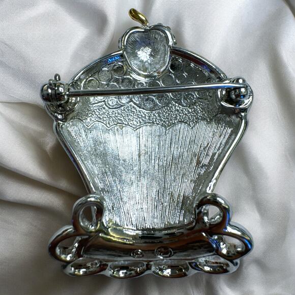 Swarovski Crystal Whimsical Cupcake Brooch Pin, Cute Twee Jewelry - Picture 2 of 4